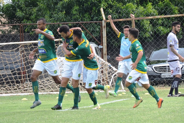 Jogadores do XV comemoram gol: time de Jaú bateu o Grêmio no Luisão - Crédito: Gustavo Curvelo/Divulgação