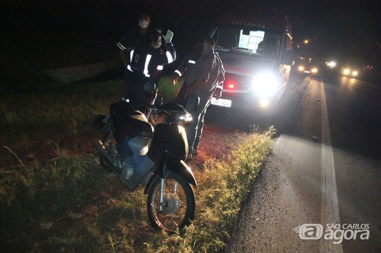 Com ferimentos pelo corpo, motociclista foi socorrido pelo Samu - Crédito: Maycon Maximino