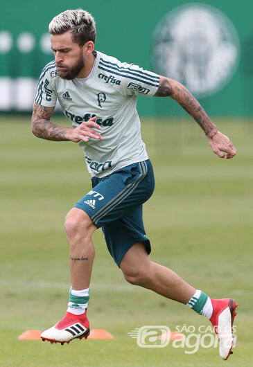 Lucas Lima está confirmado no meio campo palmeirense: meia ainda não embalou no clube - Crédito: Cesar Greco/Agência Palmeiras/Divulgação