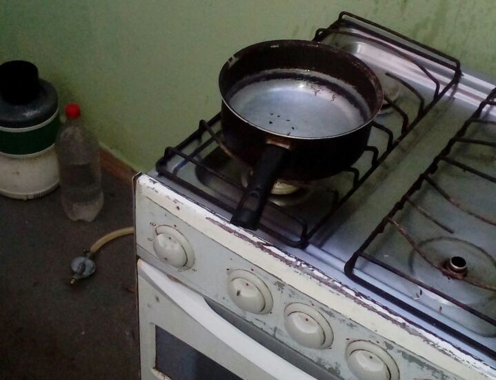 Sem alimento: trabalhadores estão sem dinheiro e sem alimento. Não há nem botijão de gás - Crédito: Divulgação
