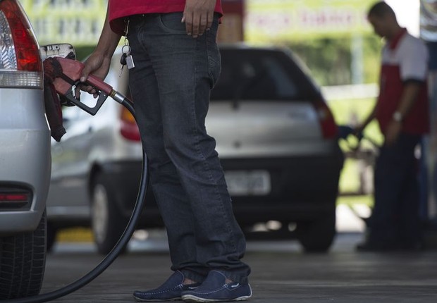 Com os reajustes, os valores do diesel e da gasolina irão, respectivamente, para 1,9988 e 1,7229 real por litro - Crédito: Marcelo Camargo/Agência Brasil