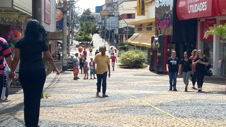 Comércio de São Carlos ficará aberto até às 22 horas na sexta-feira (20) -