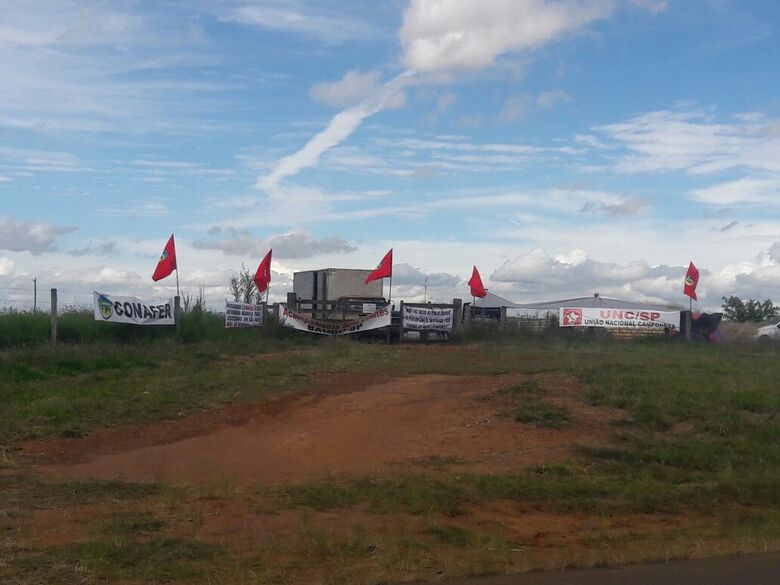 Integrantes de movimento social invadem fazenda da Embrapa em São Carlos - Crédito: Maycon Maximino