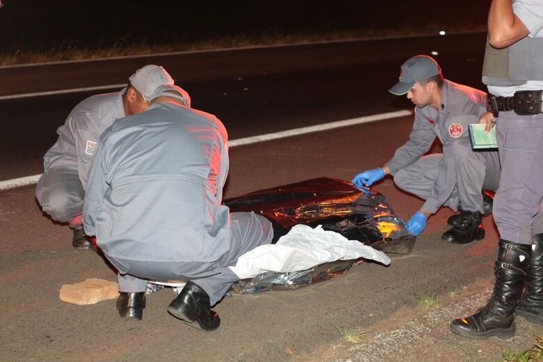Adolescente morre atropelada por caminhão na W.L. após sair de casa de eventos - Crédito: Marco Lúcio