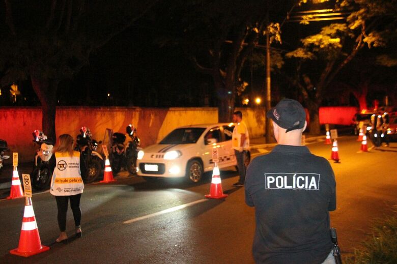 Várias pessoas são multadas e homem é preso durante Operação Direção Segura - Crédito: Maycon Maximino