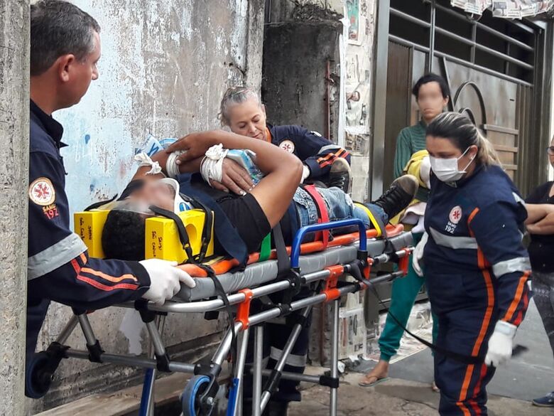 Pintor sofre queda de 3 metros no Jardim Real -
