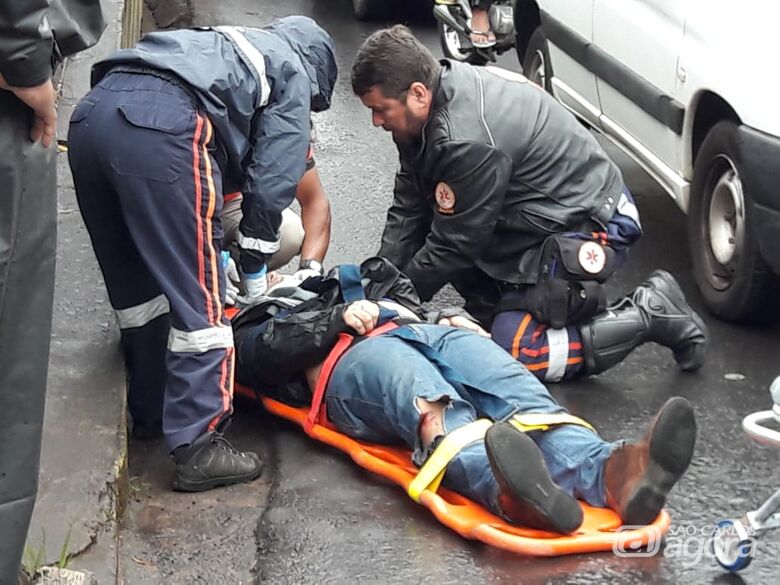 Após sofrer acidente, motociclista passa mal e sofre queda - Crédito: Maycon Maximino