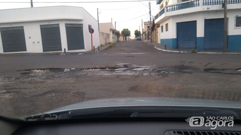 Buracos em cruzamento irritam moradores no Parque Primavera - Crédito: Divulgação