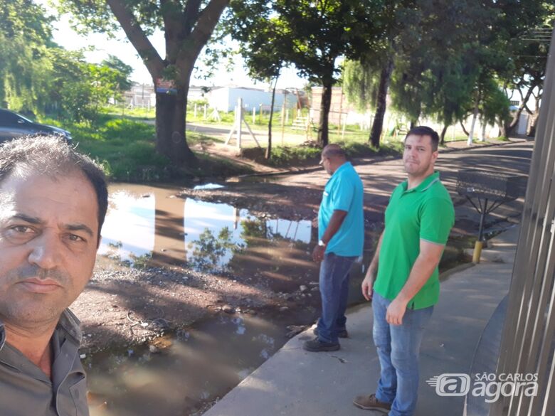 Bueiro no Jardim Real causa transtornos e vereador Sérgio Rocha pede providências - Crédito: Divulgação