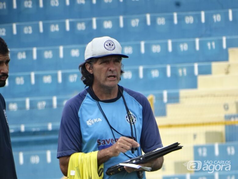 Carlinhos Alves prevê muitas dificuldades na Águia, mas tem fé na recuperação - Crédito: Marcos Escrivani