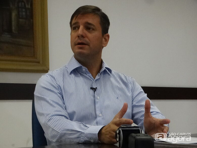 Em coletiva, secretário Mariel Olmo foca em modernização e investimentos nos serviços públicos - Crédito: Marcos Escrivani