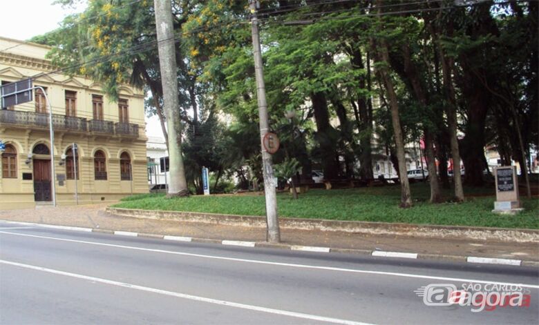 Homem olhava para garotas e se masturbava atrás de uma árvore em praça - Crédito: Arquivo/SCA