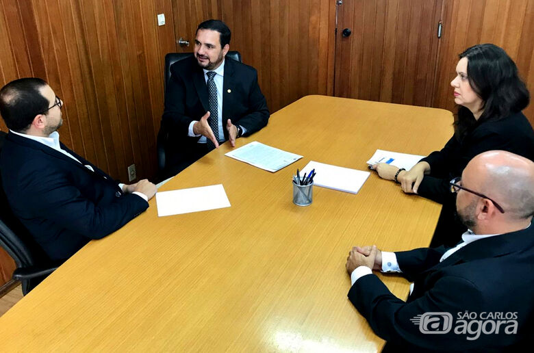 Deputado Julio Cesar trata programas sociais na Secretaria Estadual de Desenvolvimento Social - Crédito: Divulgação