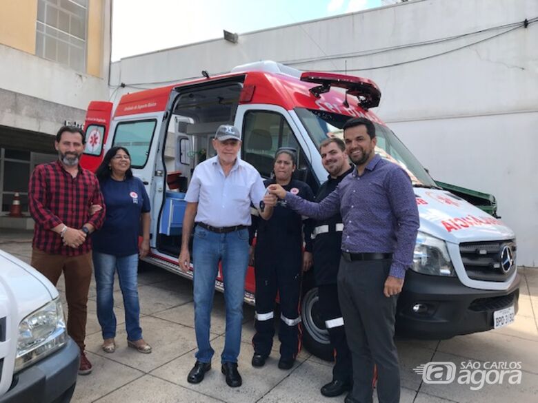 Vereador Rodson conquista Ambulância para o SAMU - Crédito: Entrega da ambulância conquistada pelo vereador Rodson para o SAMU: buscando melhorias para a saúde pública