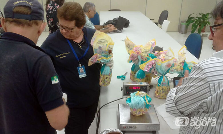Ipem-SP fiscaliza produtos da Páscoa em São Carlos - Crédito: Divulgação