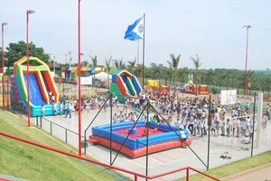 http://media.saocarlosagora.com.br/_versions_/uploads/imagens/sabado-esportivo-reuniu-centenas-de-criancas-em-ibate_s300.jpg