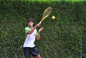 http://media.saocarlosagora.com.br/uploads/jogos-regionais-2012-012-004-rodrigo-tenis-300204.jpg