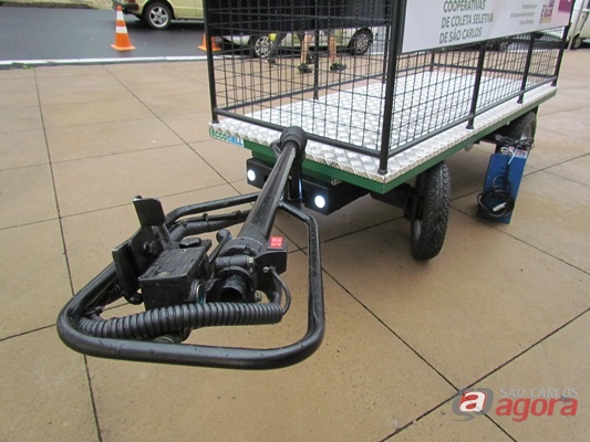 http://media.saocarlosagora.com.br/uploads/galerias/20130326/entrega-dos-carrinhos-eletricos-para-a-coleta/entrega-dos-carrinhos-eletricos-para-a-coleta-3.JPG