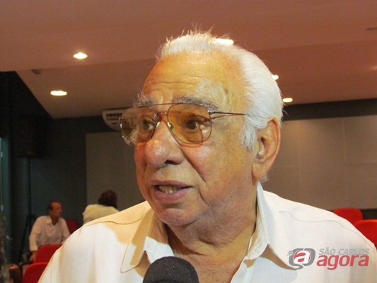 Lover Ibaixe conta como adquiriu as obras da mão da esposa do artista. (Foto: Tiago da Mata / SCA).