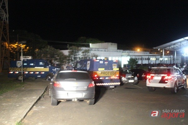 Bandidos atiraram várias vezes contra carro forte na SP-318.