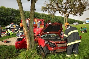 Mãe e filho morreram em grave acidente na rodovia SP-215. (foto Maycon Maximino)