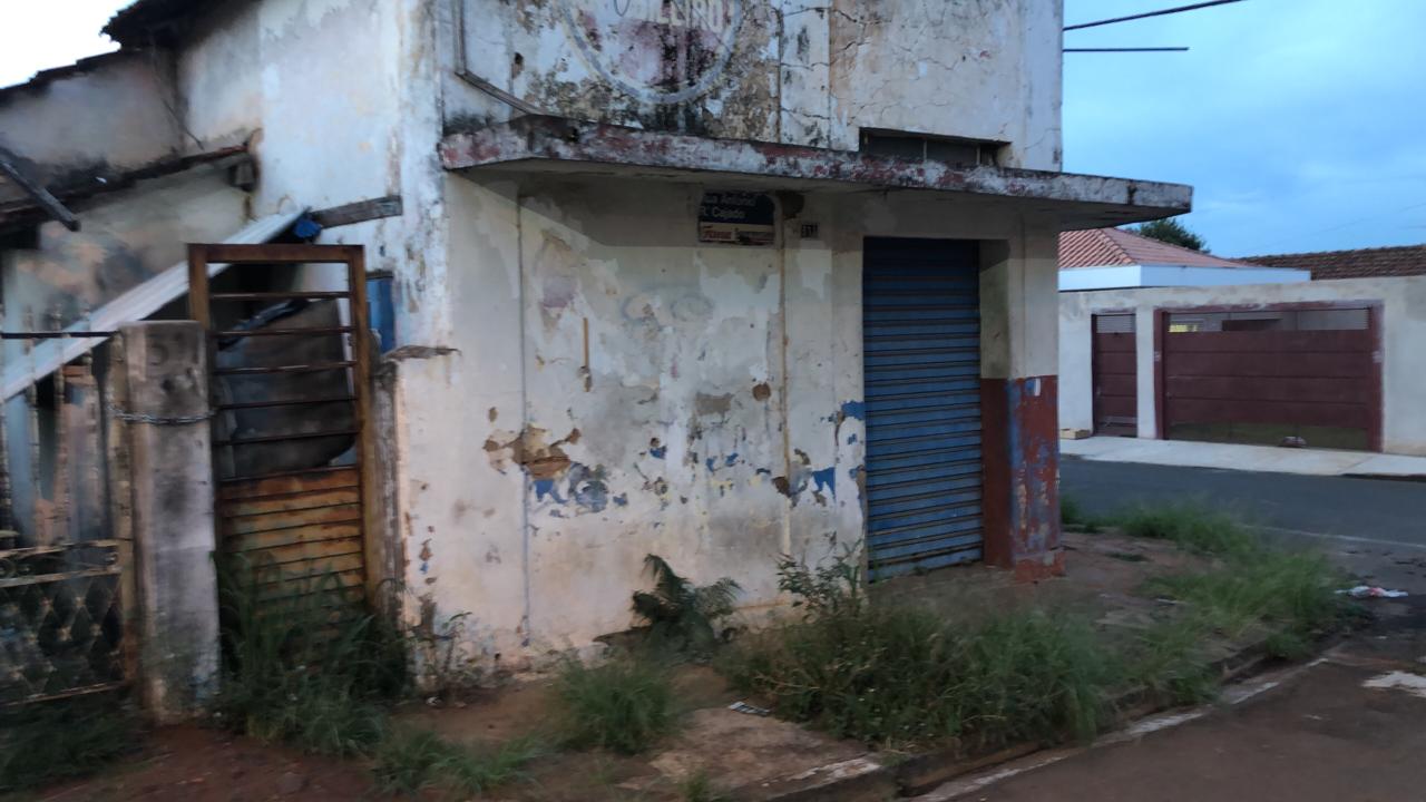 Casa abandonada revolta moradores na Vila Monteiro São Carlos Agora