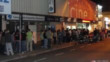O Cine São Carlos e os cinemas do Shopping Iguatemi ficaram lotados ontem à noite, dia da estreia do filme “Tropa de Elite 2”. 
No cinema do Centro, a fila chegou a quase 100 metros, antes da sessão das 22h. 

Se você assistiu ao filme, deixe a sua opini 