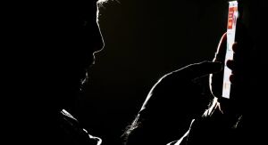 Homem perde mais de R$ 13 mil após cair em golpe por telefone 