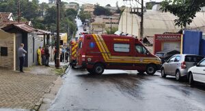 Morador ateia fogo em materiais acumulados e mobiliza bombeiros no Centro