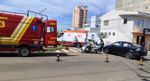 Acidente em cruzamento com histórico de colisões deixa casal ferido na Vila Nery