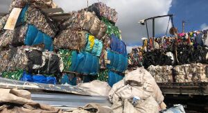 Operação conjunta vistoria depósitos de sucata e interdita dois estabelecimentos em São Carlos