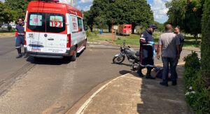 Motociclista fica ferido após colisão em rotatória no Santa Felícia