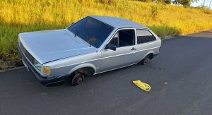 Carro é encontrado sem rodas na região do Ipê Mirim