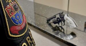 Homem é preso por posse irregular de arma de fogo 