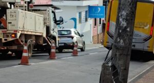 Acidente de trânsito provoca interrupção de energia em trecho do Centro de São Carlos