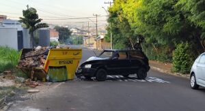 Colisão entre carro e caçamba deixa homem ferido no Jardim Medeiros