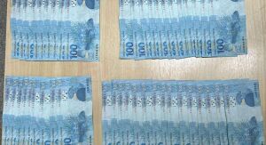 Dupla é presa na SP-215 após comprar iPhone com notas falsas