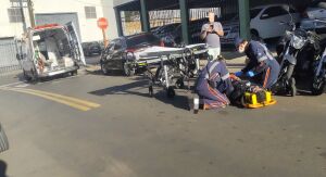 Motociclista fica ferido após colisão frontal no Jacobucci
