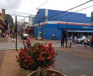 Bancos e comércio retomam atendimento ao meio-dia