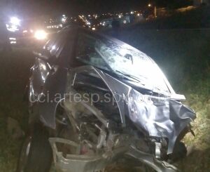 Colisão entre carro e moto deixa dois mortos na Rodovia Washington Luís