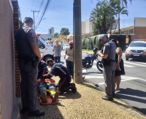 Motociclista de aplicativo fica ferido após avançar "pare" no Jardim Paraíso