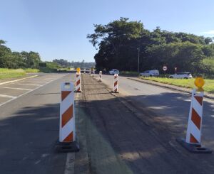 Obras na SP-318 provocam congestionamento na entrada norte de São Carlos