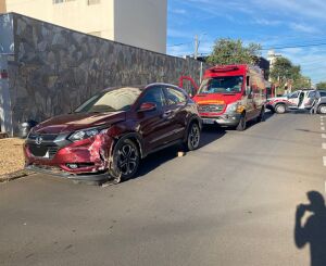 Motorista fica ferido após colisão entre dois carros no Centro de São Carlos