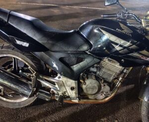Adolescentes são apreendidos com motocicleta furtada em Ibaté
