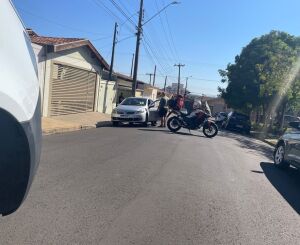 Colisão entre moto elétrica e carro deixa idoso ferido no Jardim Cruzeiro do Sul