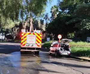 Carro pega fogo na região central e mobiliza Corpo de Bombeiros