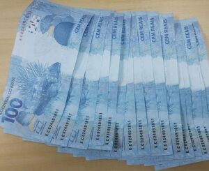 PM prende dois homens e apreende adolescente por uso de notas falsas em São Carlos e região 