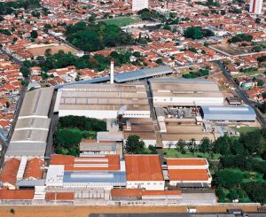 Princípio de incêndio atinge indústria da Tapetes São Carlos