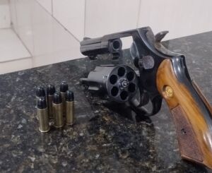 Homem é detido com revólver calibre 38 em abordagem 