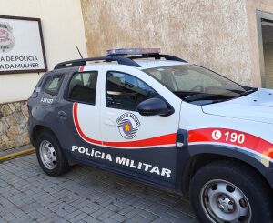Homem é preso em flagrante após mulher pedir socorro para viatura da PM